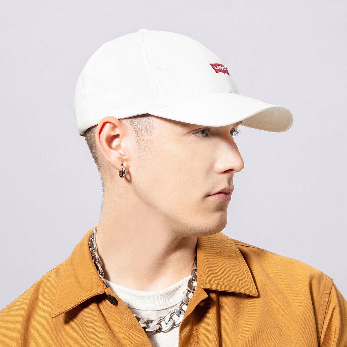 Дамска шапка с козирка LEVI'S ШАПКА HOUSEMARK FLEXFIT CAP d7723-0001 цвят бял