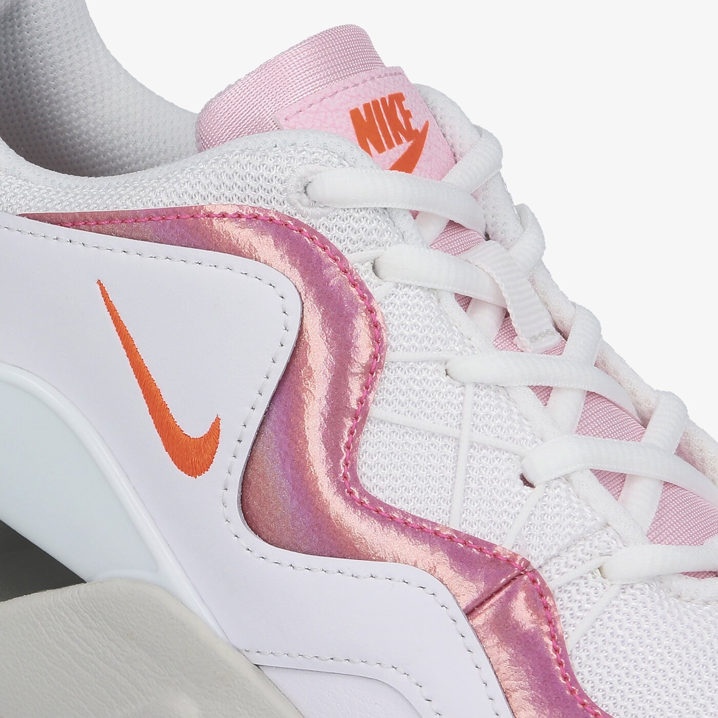 Дамски маратонки NIKE RYZ 365 cv3032-100 цвят бял