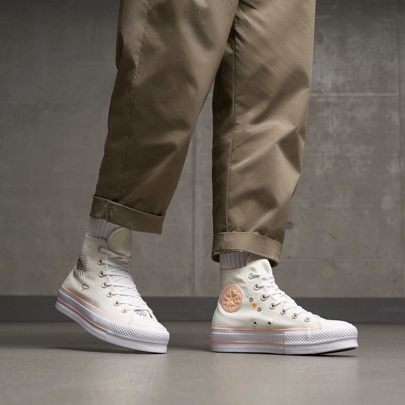 Дамски маратонки CONVERSE CHUCK TAYLOR ALL STAR LIFT a03516c цвят бял