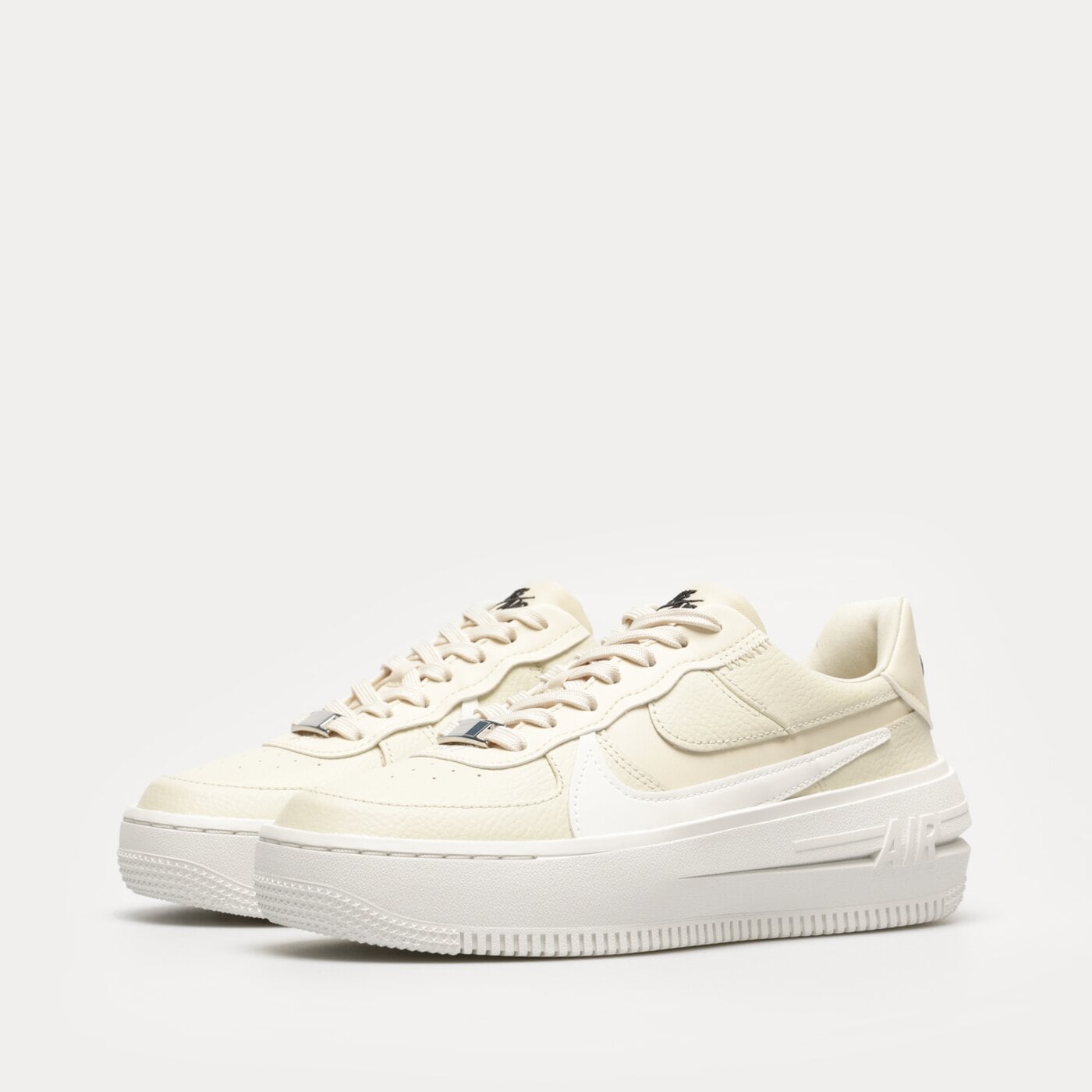 Дамски маратонки NIKE AIR FORCE 1 PLT.AF.ORM dj9946-200 цвят кремав