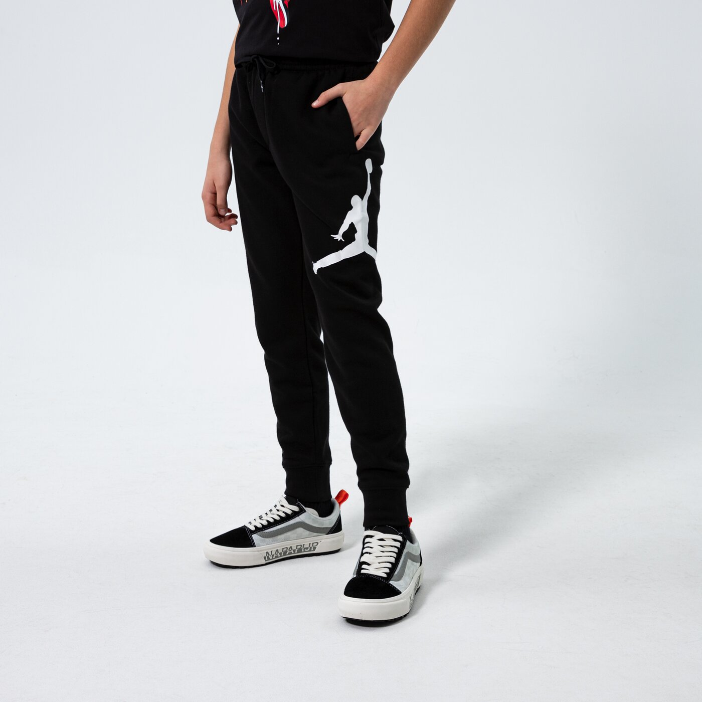 Детски панталони JORDAN ПАНТАЛОНИ JDB JUMPMAN LOGO FLEECE PANT BOY 956327-023 цвят черен
