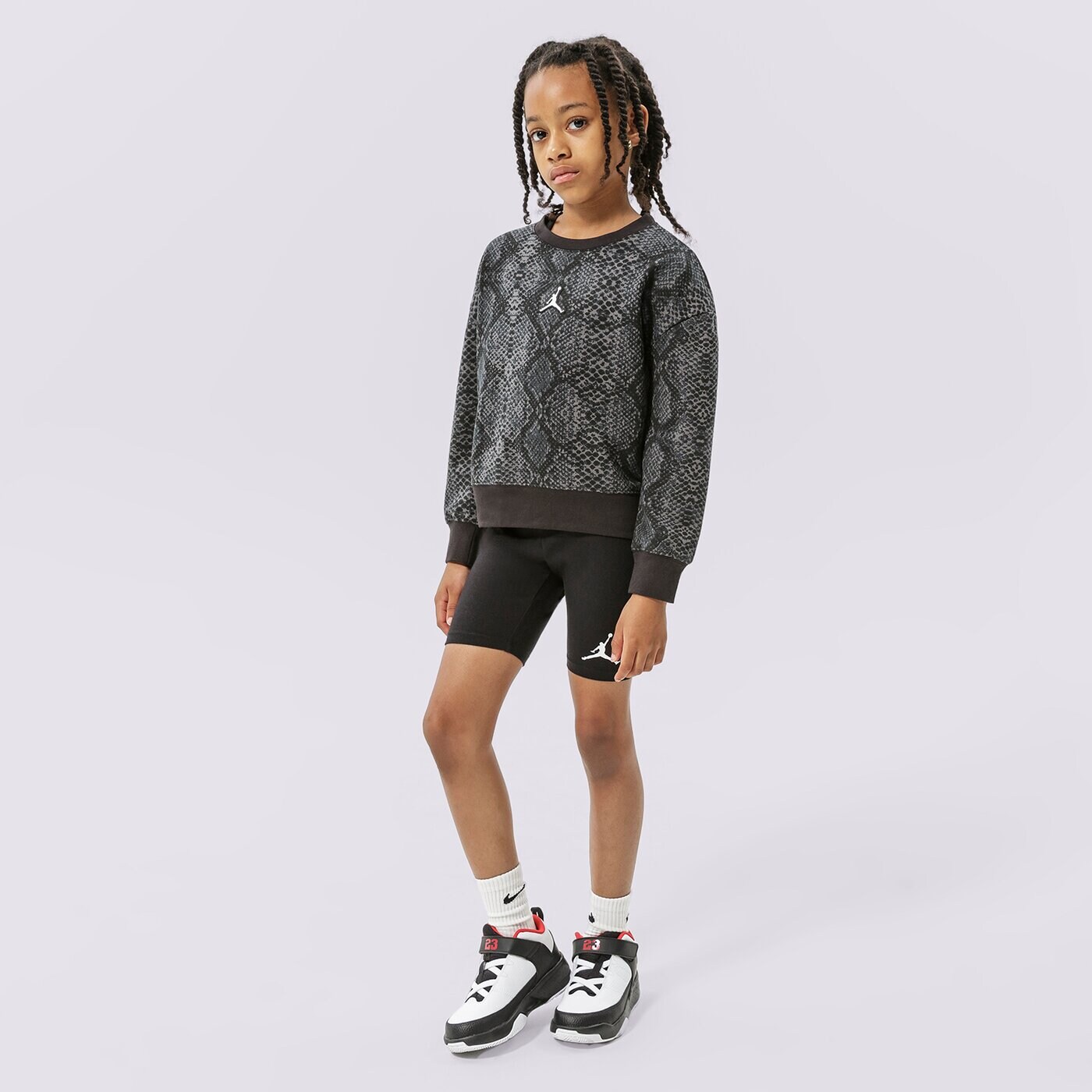 Детски суичър JORDAN СУИТЧЪР ESSENTIALS SNAKE CREW GIRL 45b312-023 цвят черен
