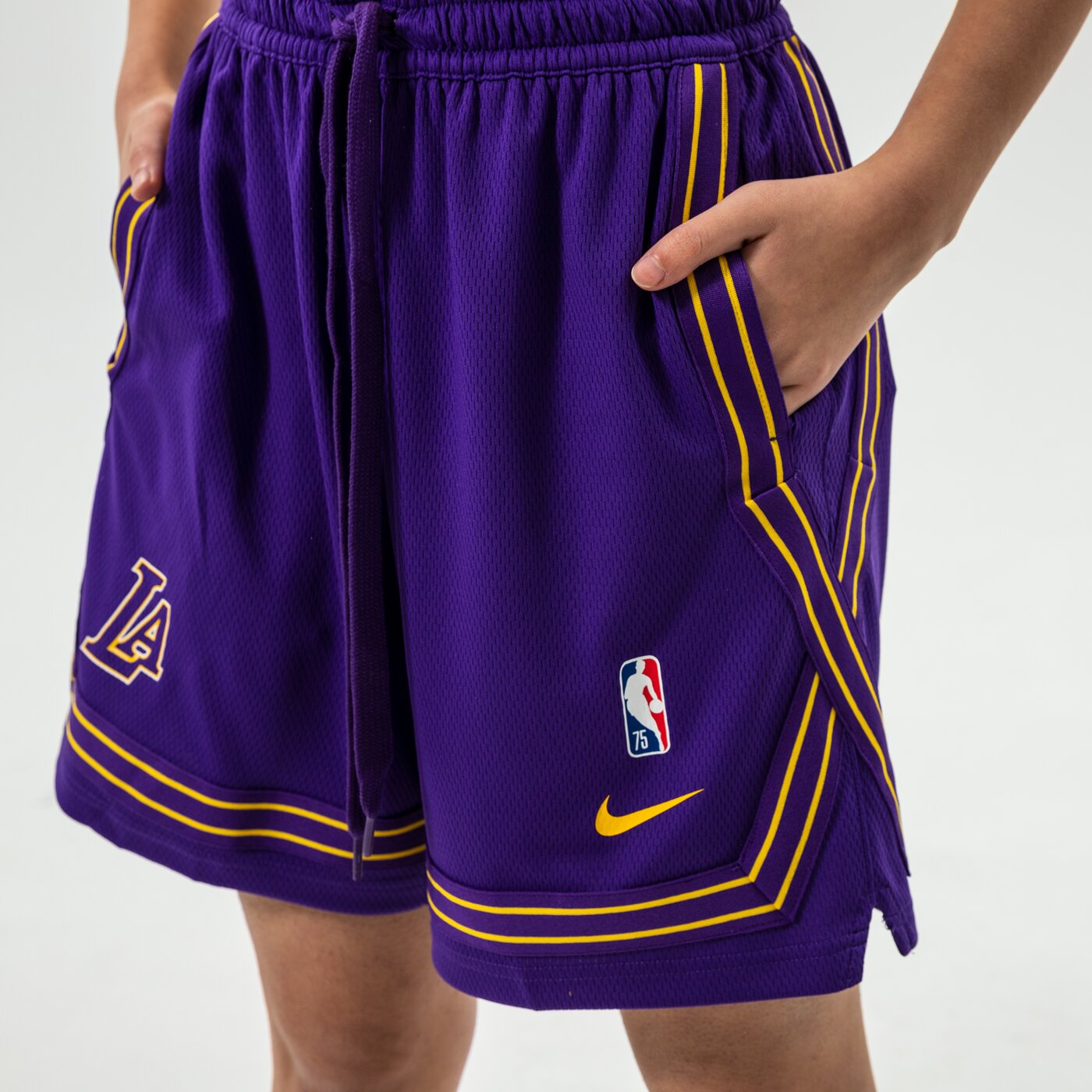 Дамски къси панталони NIKE ШОРТИ LAL W NK SHRT CRSSVR CTS 75 NBA db1367-504 цвят виолетов