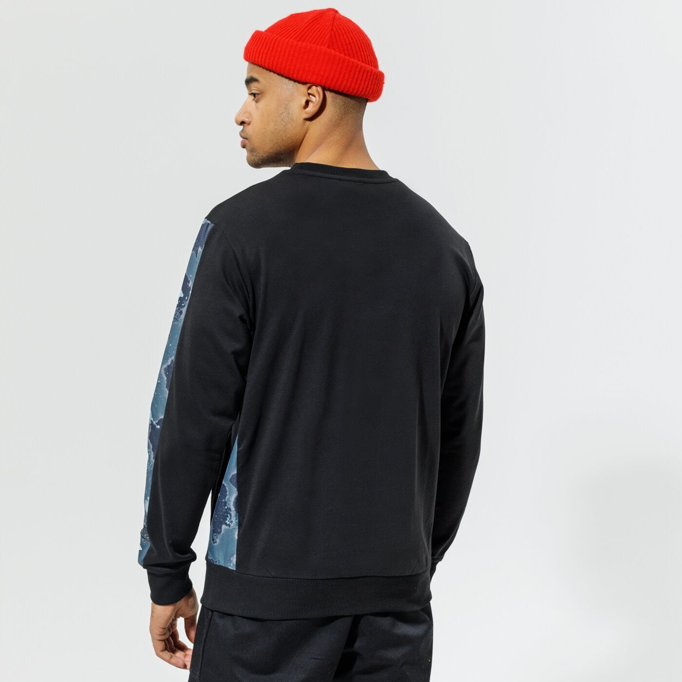 Мъжки суичър NEW ERA СУИТЧЪР NEW ERA OUTDR UTLTY PANEL CRW CHIBUL BLK 12827168 цвят черен