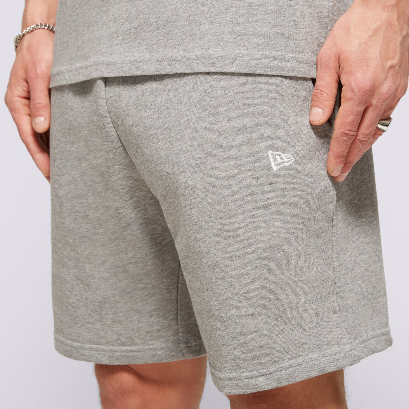 Мъжки къси панталони NEW ERA ШОРТИ ESSENTIAL SHORT 12836799smu цвят сив