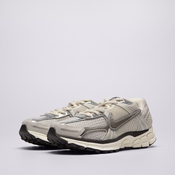 Дамски маратонки NIKE W ZOOM VOMERO 5 NA fd0884-025 цвят сив