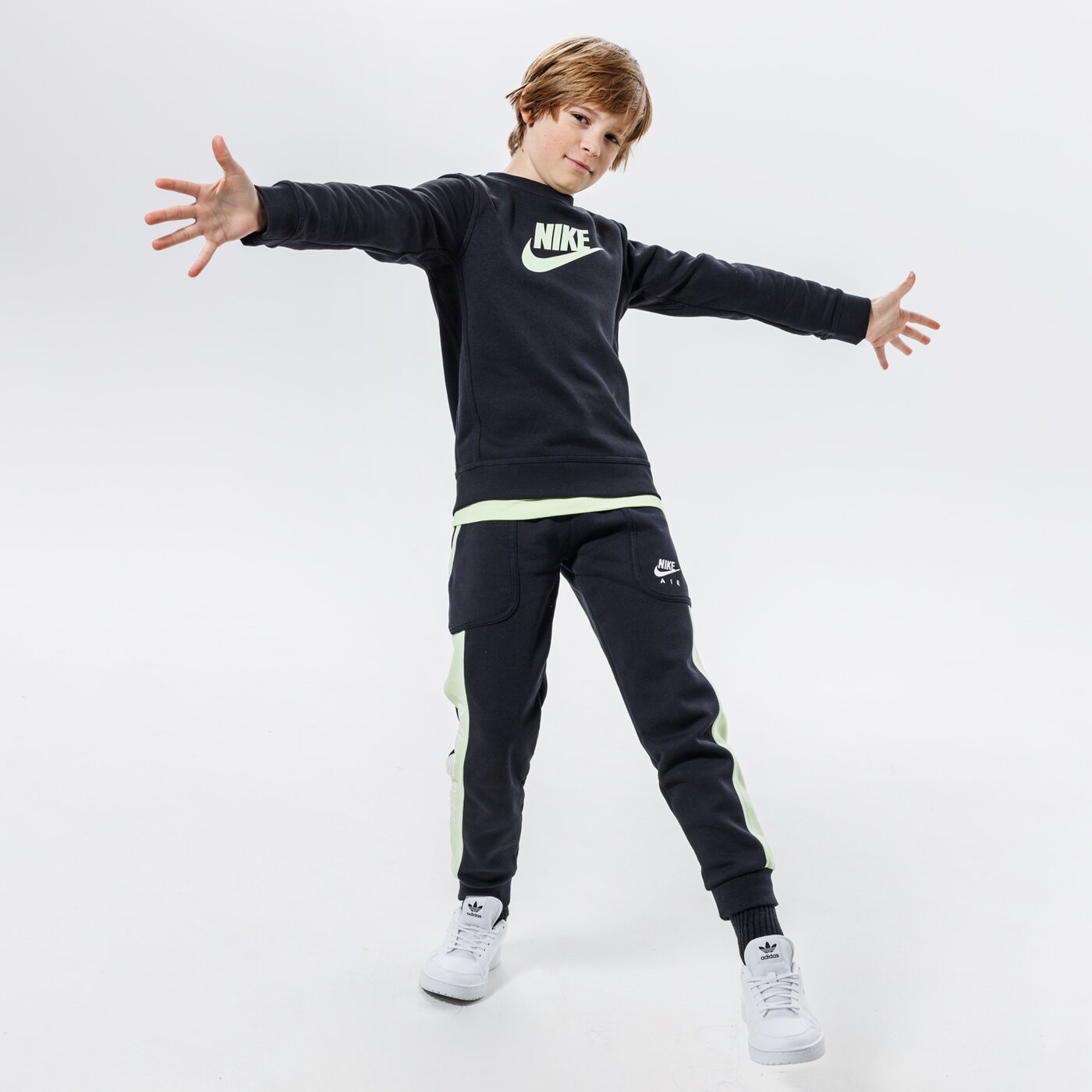 Детски суичър NIKE СУИТЧЪР SPORTSWEAR CLUB FLEECE BOY cv9297-013 цвят черен