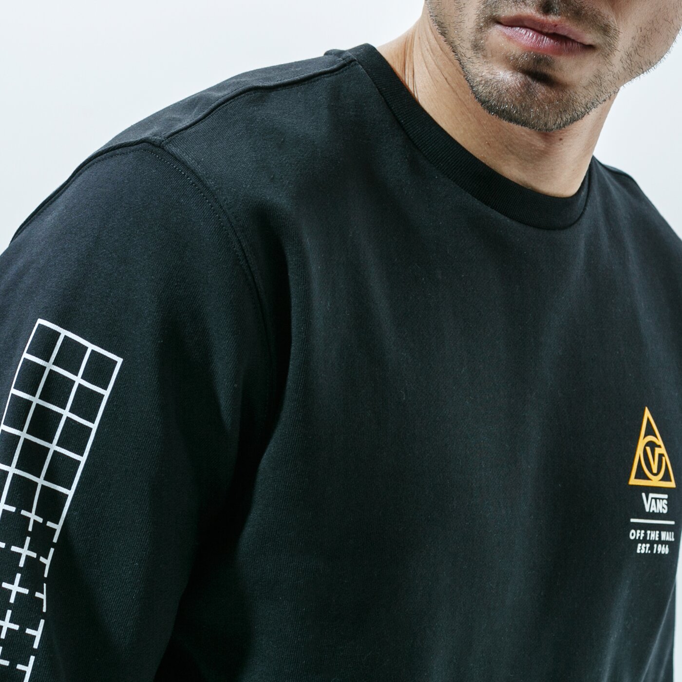 Мъжки суичър VANS СУИТЧЪР 66 SUPPLY CREW vn0a4rqnblk1 цвят черен