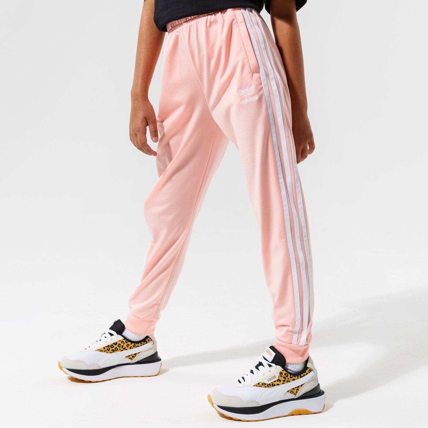 Детски панталони ADIDAS ПАНТАЛОНИ SST TRACK PANTS GIRL h37870 цвят розов