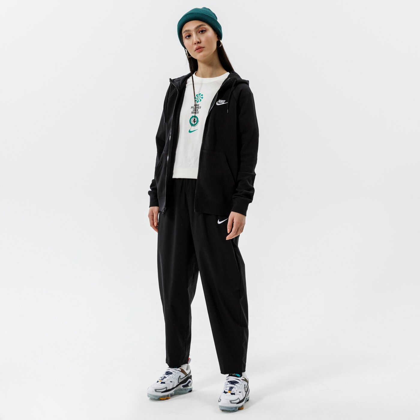 Дамски суичър NIKE СУИТЧЪР СЪС ЗАКОПЧАВАНЕ С КАЧУЛКА NIKE SPORTSWEAR ESSEN bv4122-010 цвят черен