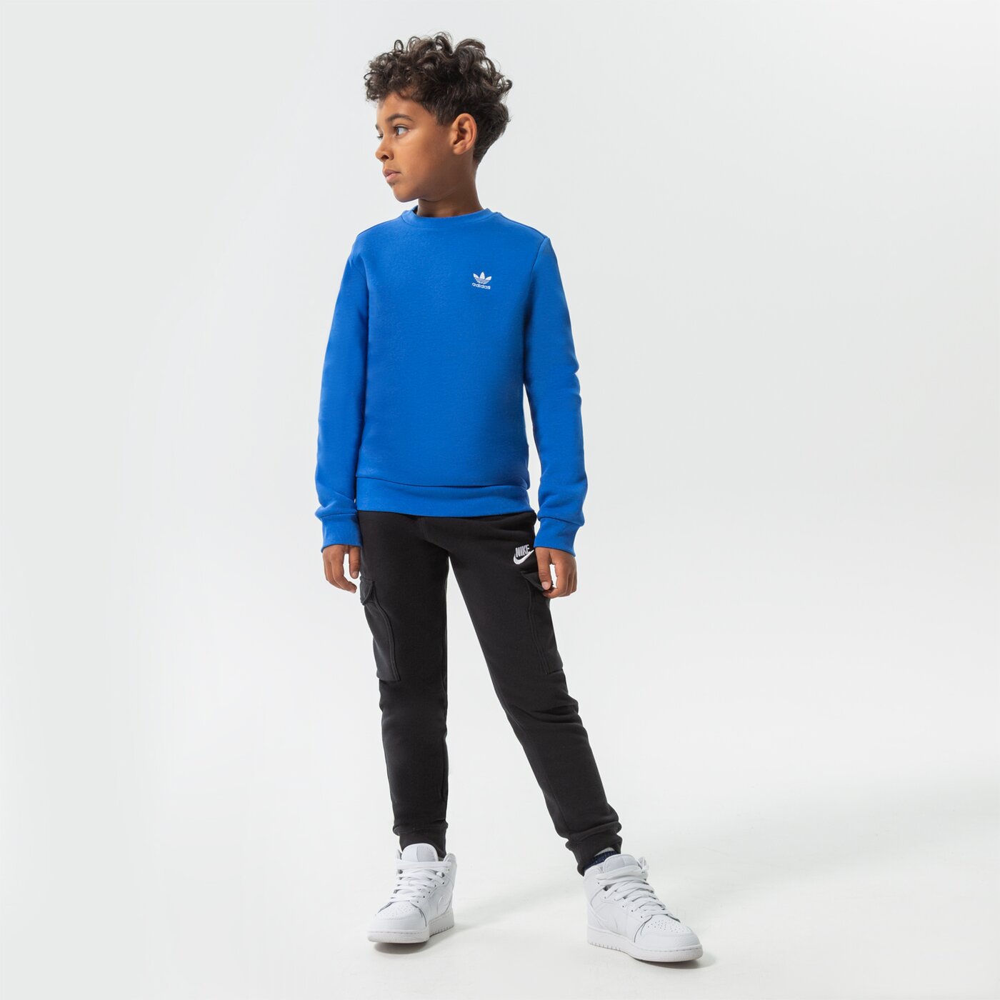 Детски панталони NIKE CLUB FLEECE CARGO JOGGERS JUNIOR BOY cq4298-010 цвят черен