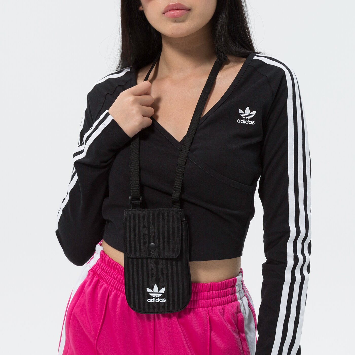 Дамски сак ADIDAS ЧАНТА POUCH hd7023 цвят черен