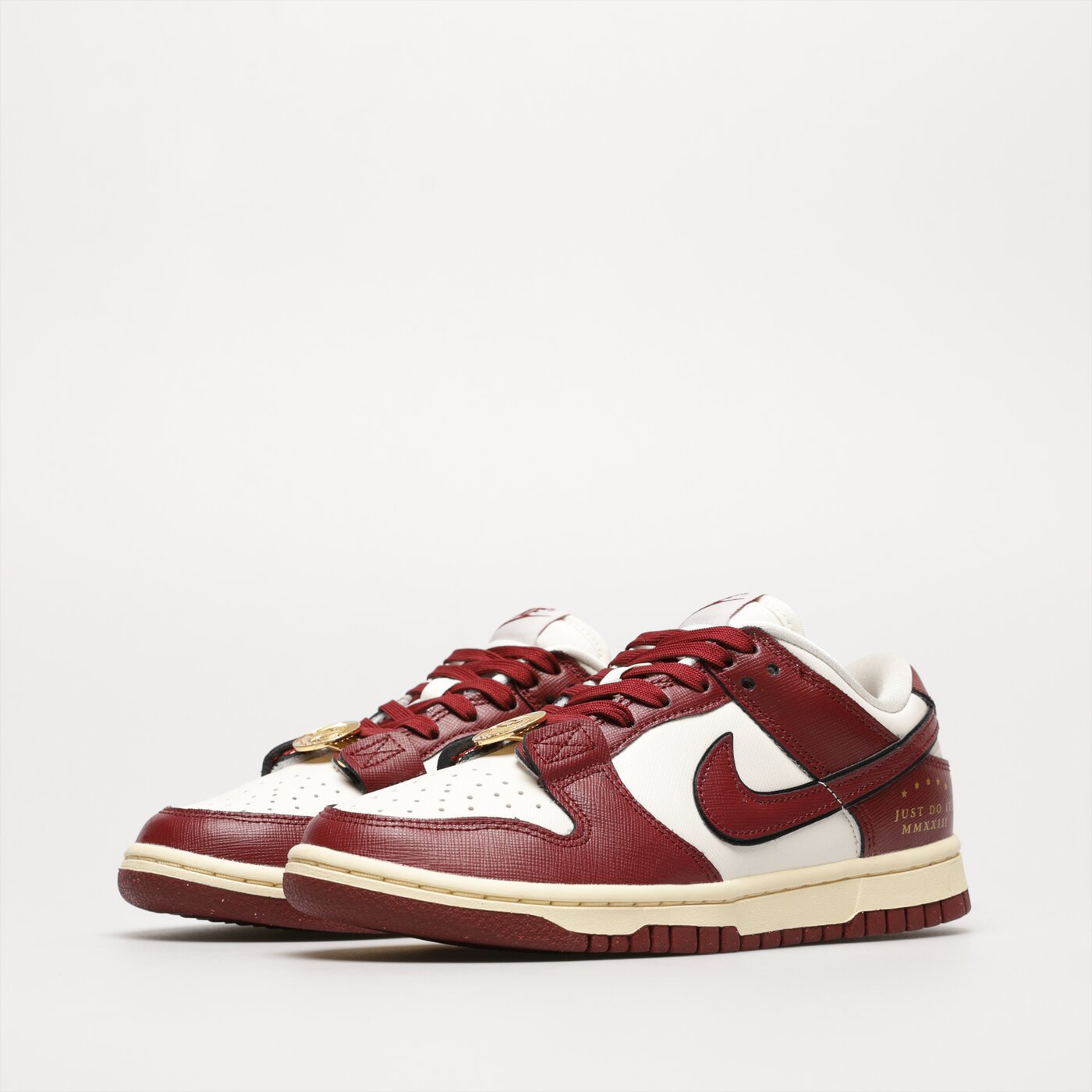 Дамски маратонки NIKE W DUNK LOW SE dv1160-101 цвят бордо
