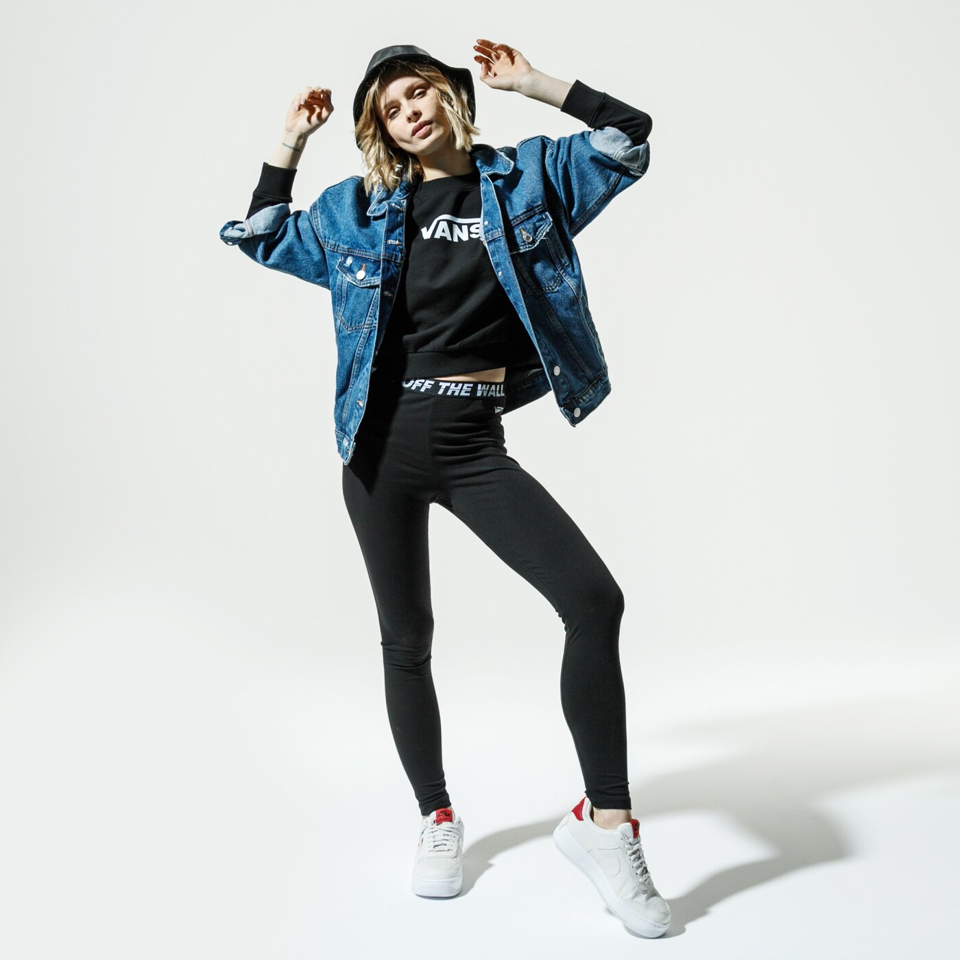 Дамски суичър VANS СУИТЧЪР WM FLYING V FT BOXY CREW BLACK vn0a47thblk1 цвят черен