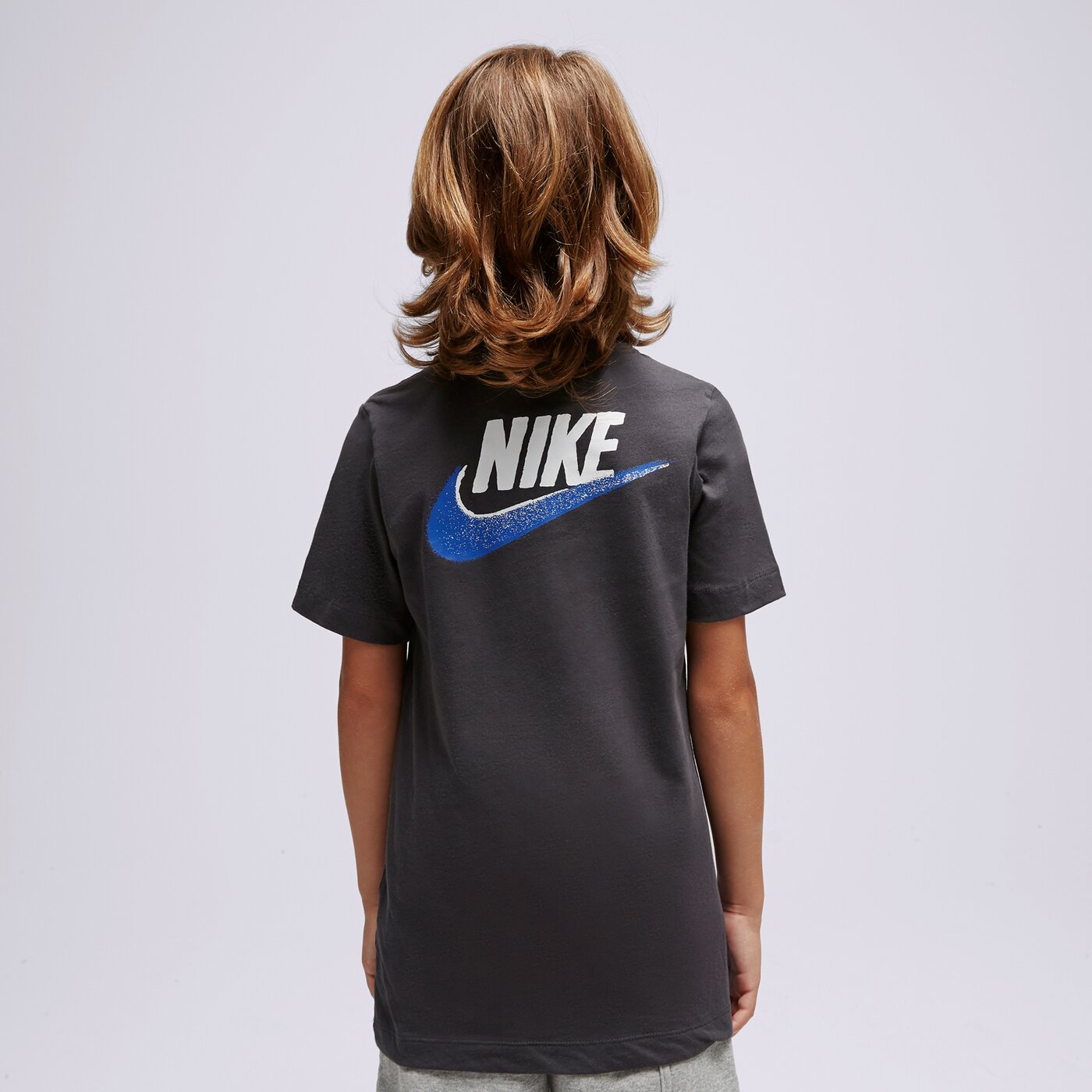 Детска тениска NIKE ТЕНИСКА B NSW SI GRAPHIC TEE fj5391-070 цвят тъмносин