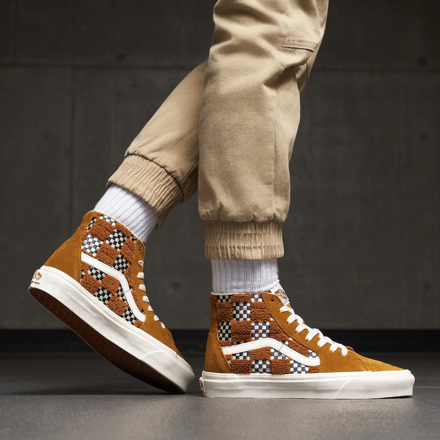 Дамски маратонки VANS SK8-HI TAPERED vn0009qp1m71 цвят горчица