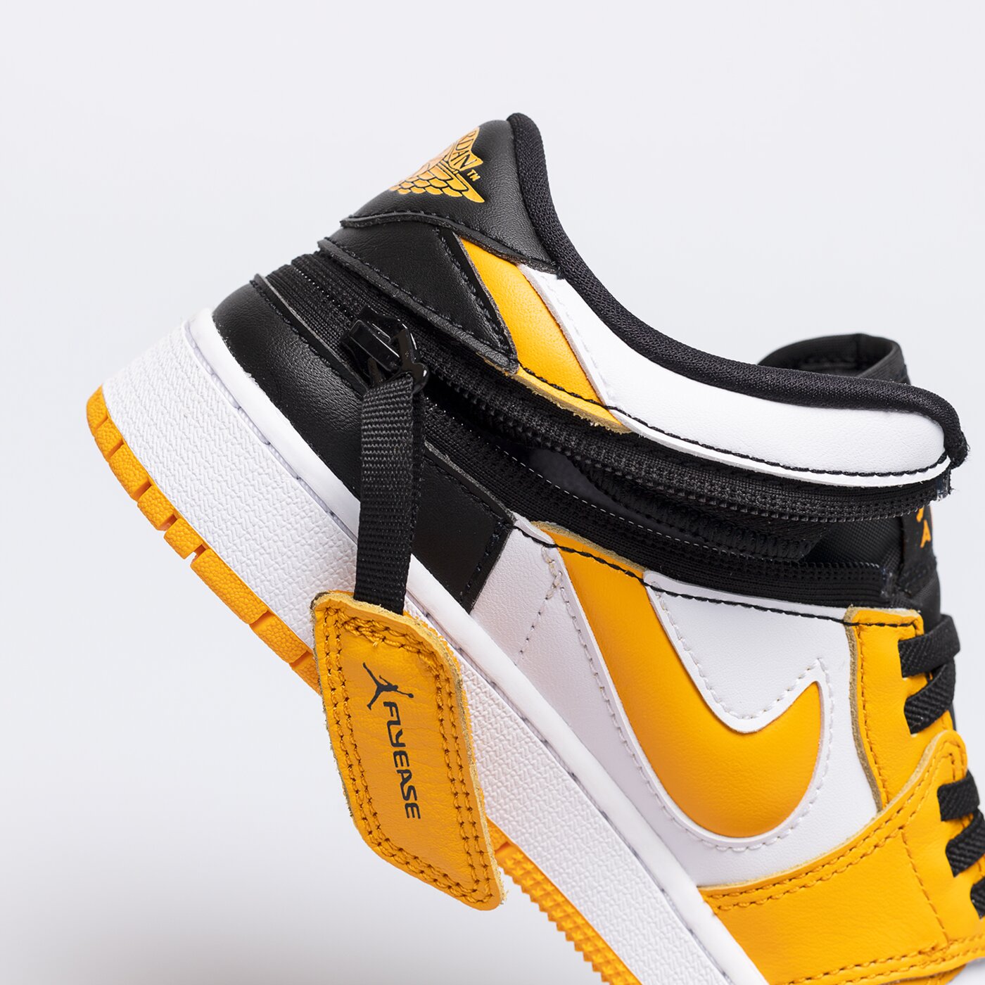 Детски маратонки AIR JORDAN 1 LOW FLYEASE  dn4639-107 цвят бял