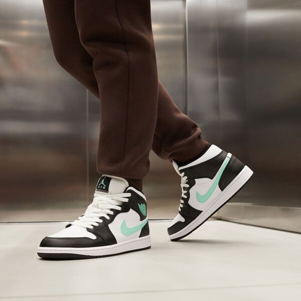 Мъжки маратонки AIR JORDAN 1 MID dq8426-103 цвят бял