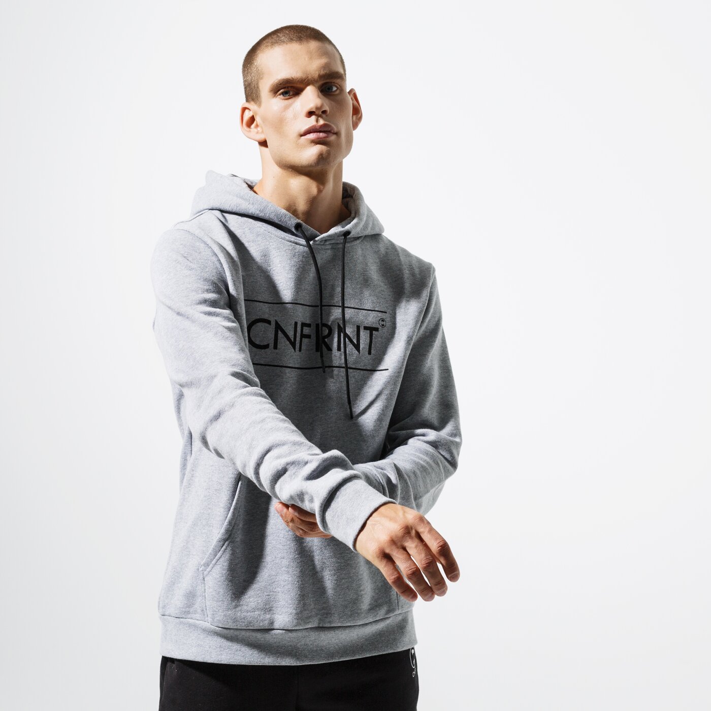 Мъжки суичър CONFRONT СУИТЧЪР ESSENTIAL GRY HOODY  cf39blm38004 цвят сив