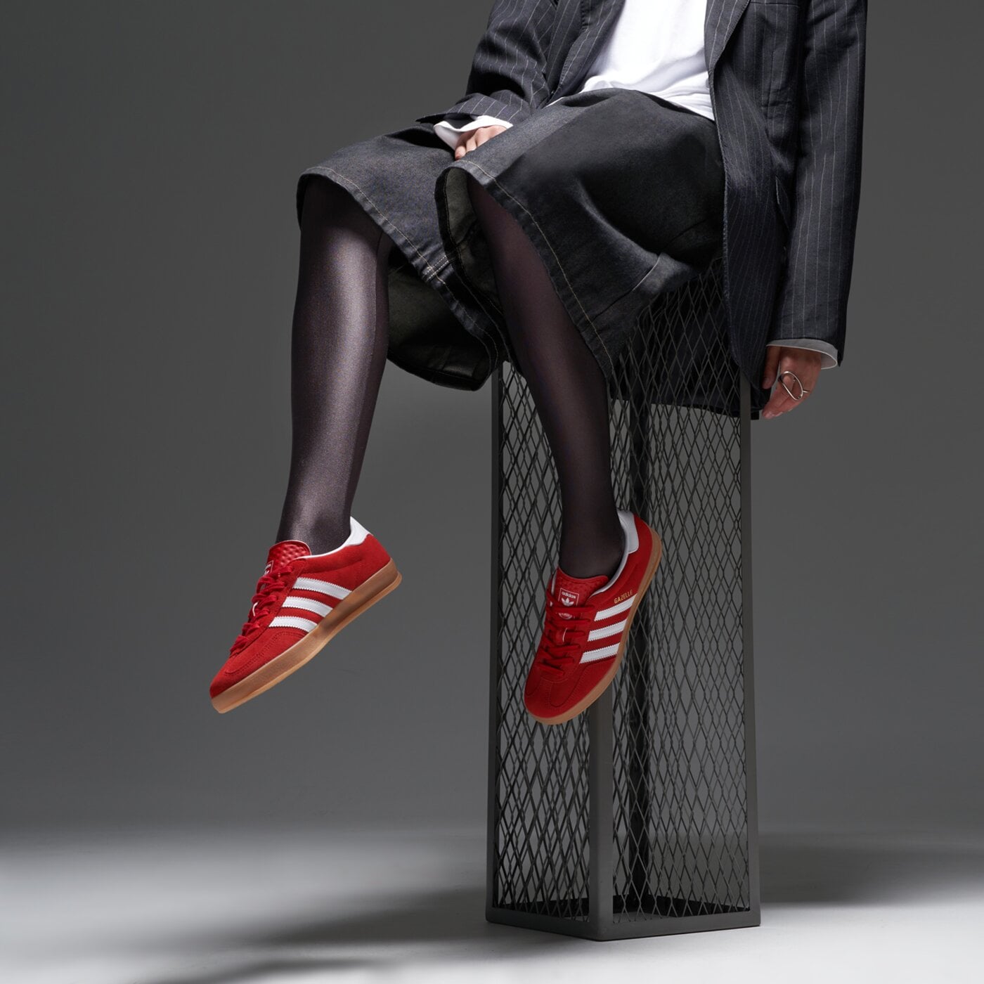 Детски маратонки ADIDAS GAZELLE INDOOR J  js3801 цвят червен