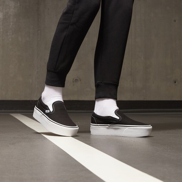 Дамски маратонки VANS UA CLASSIC SLIP-ON STACKFORM vn0a7q5rbmx1 цвят черен