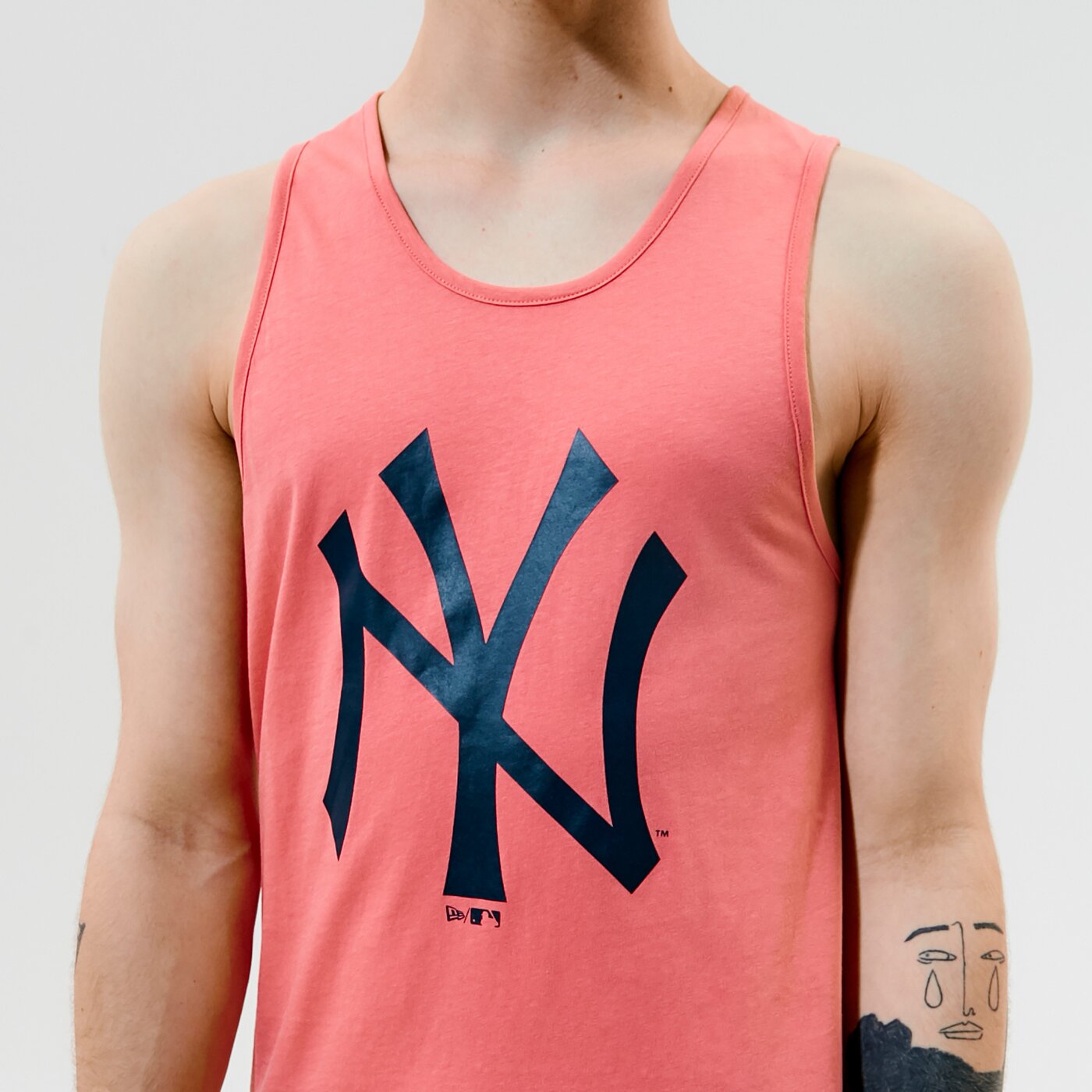 Мъжка тениска NEW ERA ПОТНИК MLB TEAM LOGO ПОТНИК NYY 12720142 цвят розов