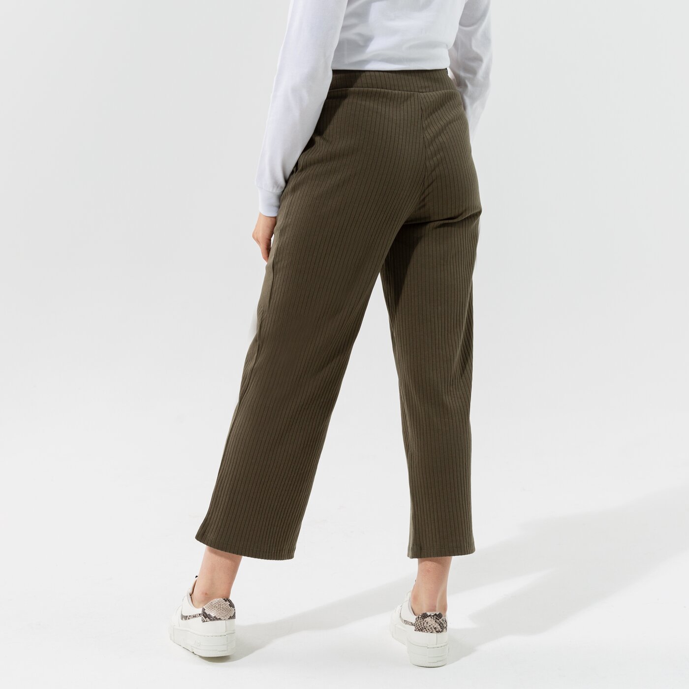Дамски панталони PUMA ПАНТАЛОНИ HER RIBBED WIDE PANTS - GRAPE LEAF 58952544 цвят каки
