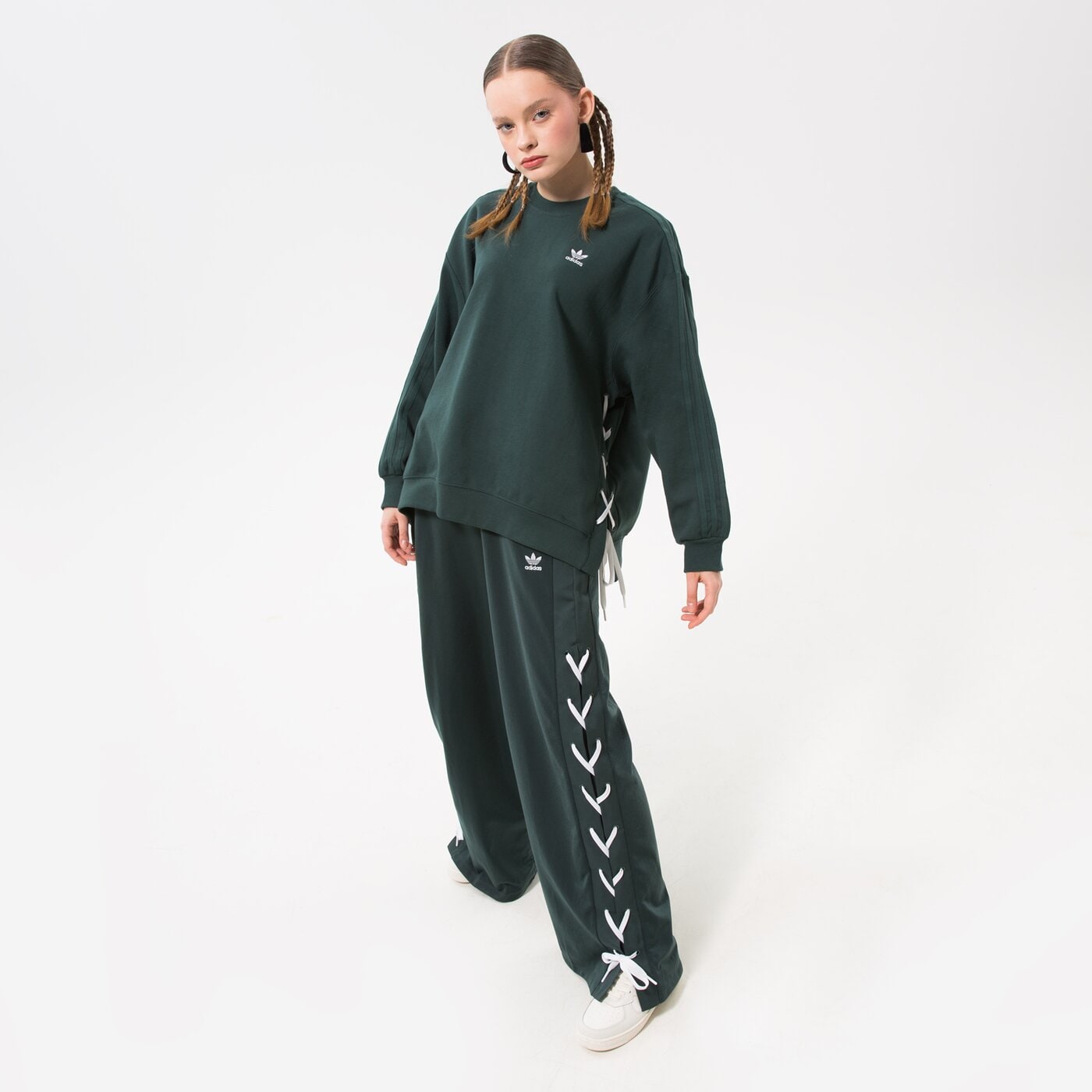 Дамски панталони ADIDAS ПАНТАЛОНИ WIDE LEG PANT hk5086 цвят зелен