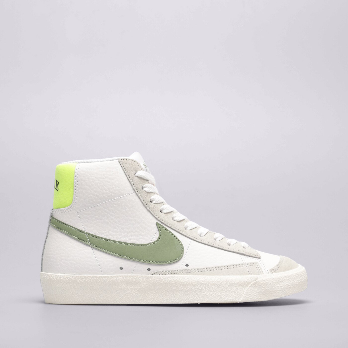 Дамски маратонки NIKE WMNS BLAZER MID '77  fj4740-100 цвят бял