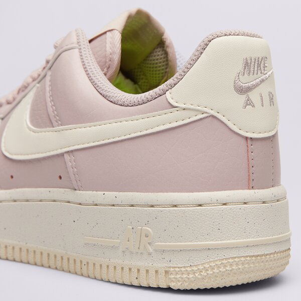 Дамски маратонки NIKE AIR FORCE 1 '07 SE  dv3808-001 цвят виолетов