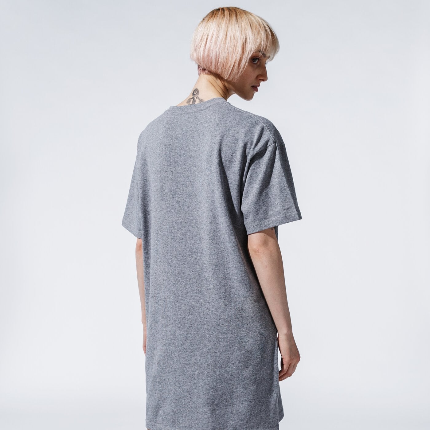 Дамски VANS РОКЛЯ WM CENTER VEE TEE АНЦУГS CEMENT HEATHER vn0a4ru202f1 цвят сив