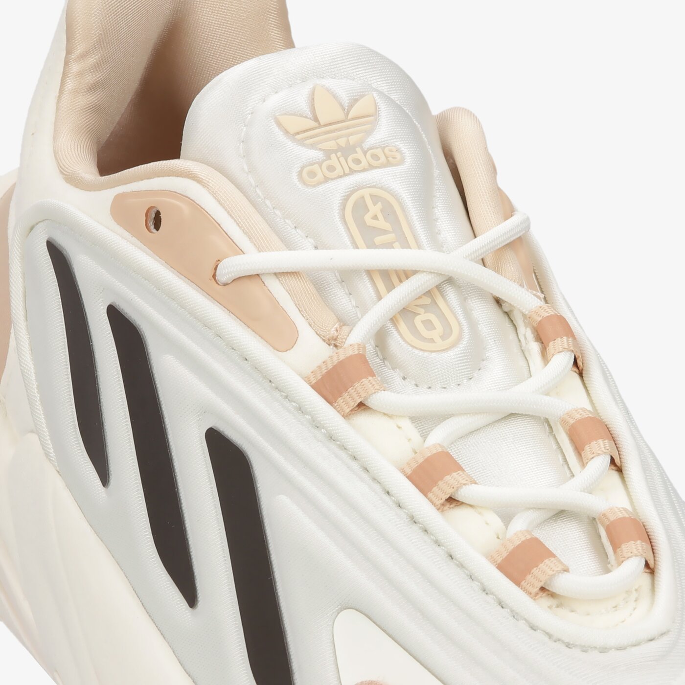 Дамски маратонки ADIDAS OZELIA WOMEN'S  gy6194 цвят бял