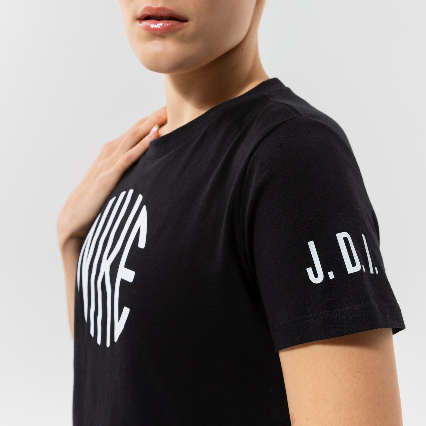 Дамска тениска NIKE ТЕНИСКА W NSW TEE ICON CLASH dj1816-010 цвят черен