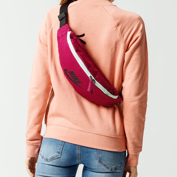 Дамска чанта за кръст NIKE ЧАНТА ЗА КРЪСТ NK HERITAGE HIP PACK ba5750627 цвят виолетов