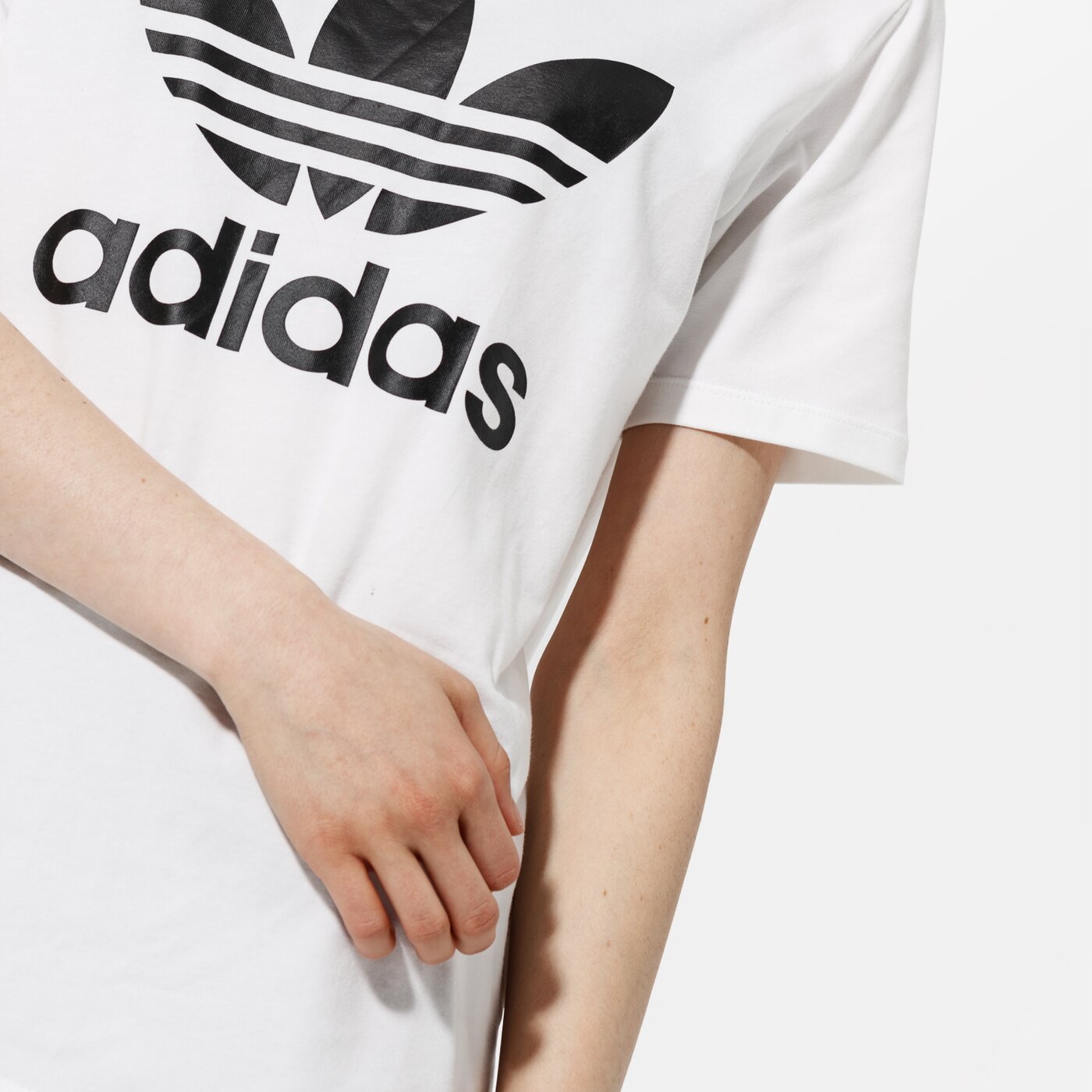 Дамска тениска ADIDAS ТЕНИСКА SS TREFOIL TEE ADICOLOR cv9889 цвят бял