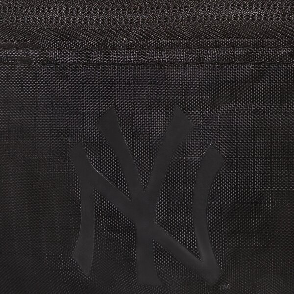 Дамска чанта за кръст NEW ERA САК MLB MINI WAIST BAG NYY BOB NEW YORK YANKEES BLKB 60137398 цвят черен