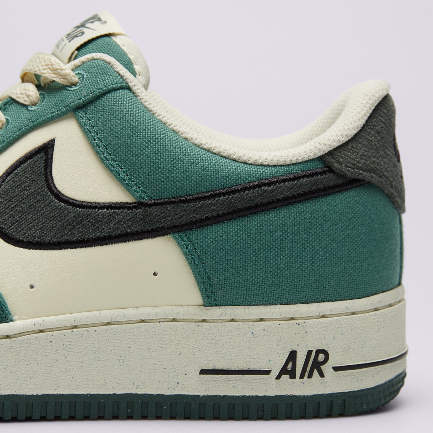 Мъжки маратонки NIKE AIR FORCE 1 '07 LV8 fq8713-100 цвят зелен