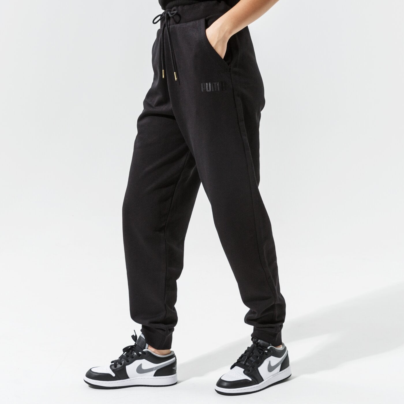 Дамски панталони PUMA ПАНТАЛОНИ HER HIGH WAIST PANTS TR CL - PUMA BLACK 58952801 цвят черен