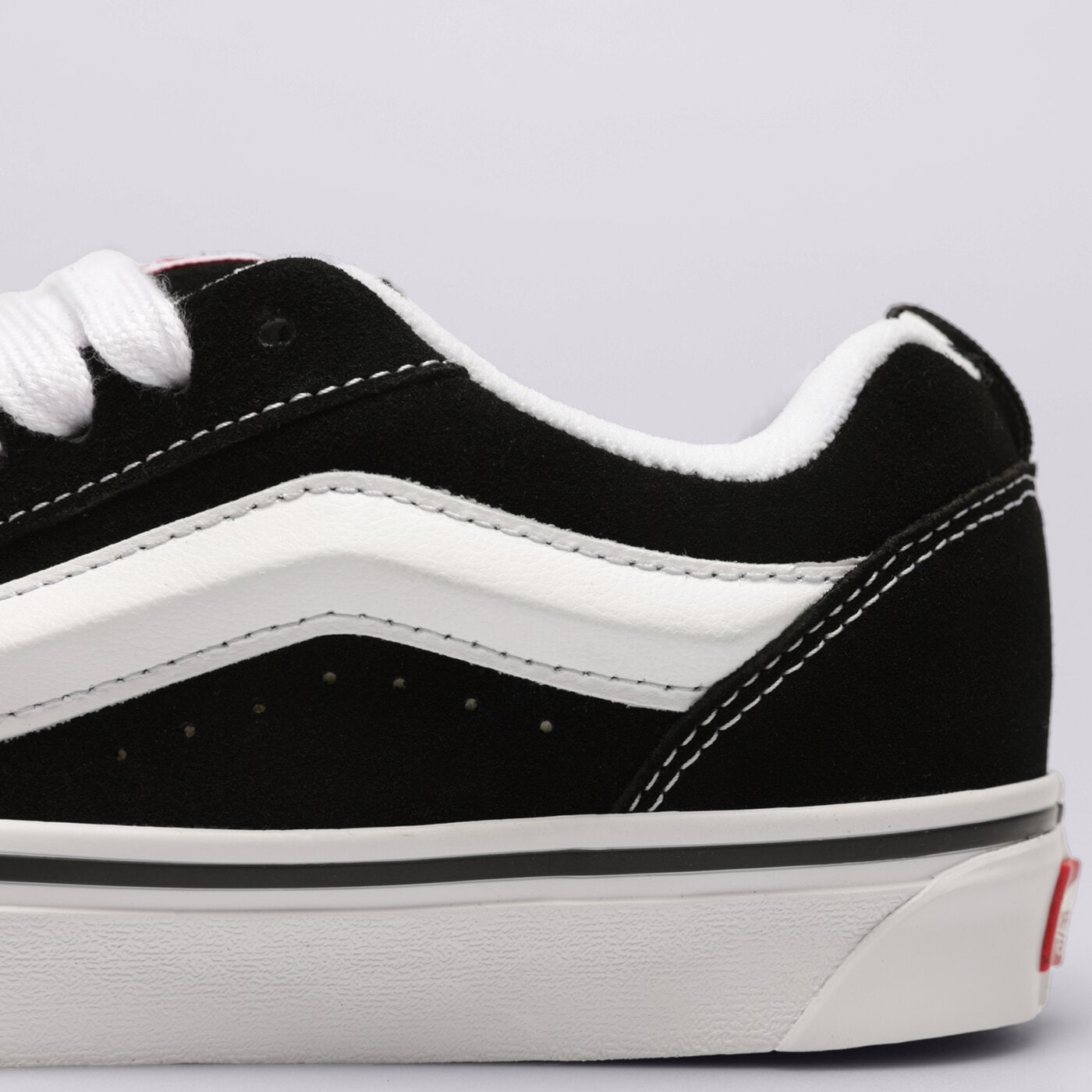 Дамски маратонки VANS KNU SKOOL  vn0009qc6bt1 цвят черен