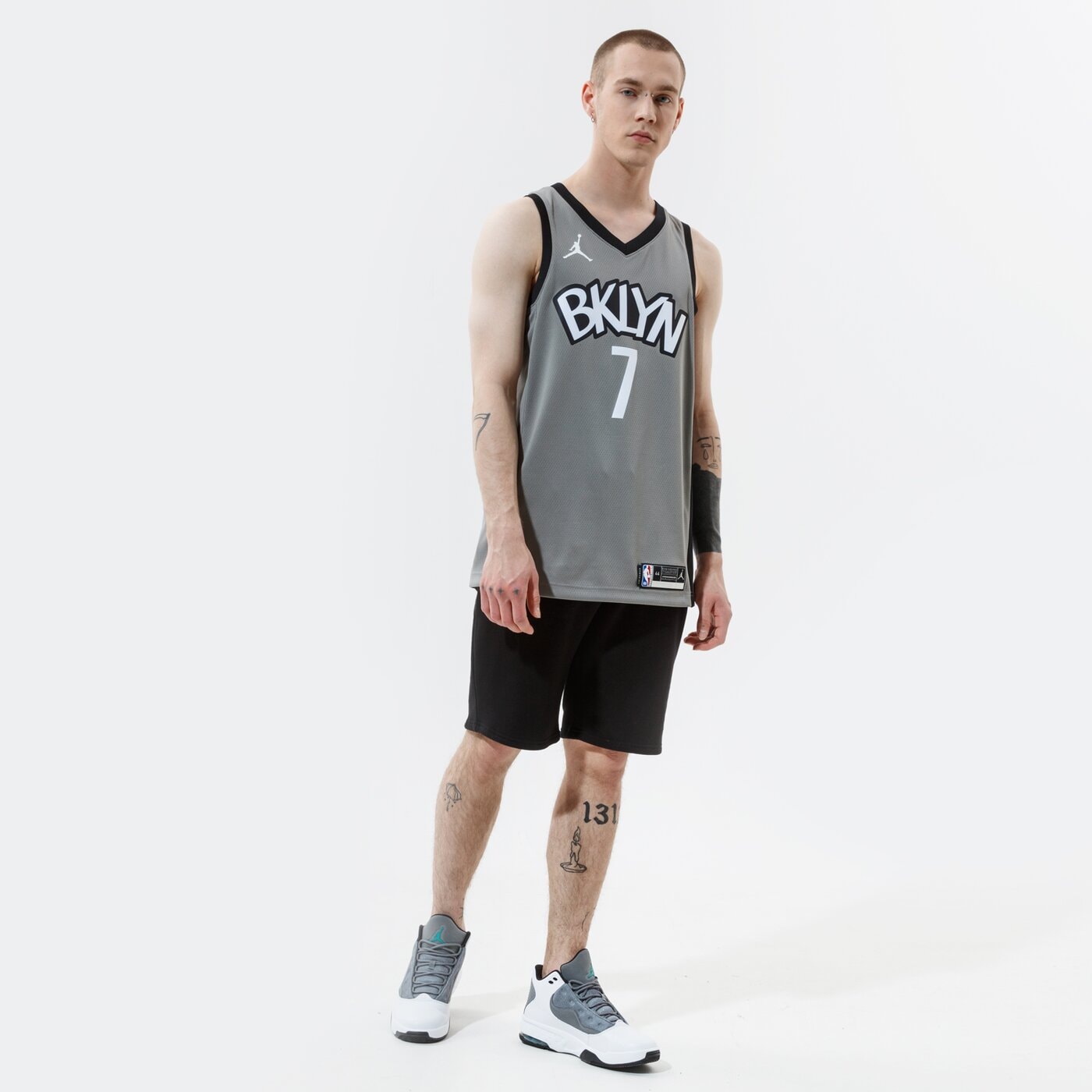Мъжка тениска JORDAN ПОТНИК NETS STATEMENT EDITION 2020 NBA cv9469-005 цвят сив