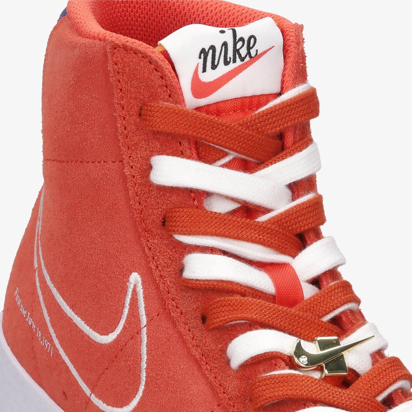 Мъжки маратонки NIKE BLAZER MID '77 dc3433-800 цвят кафяв