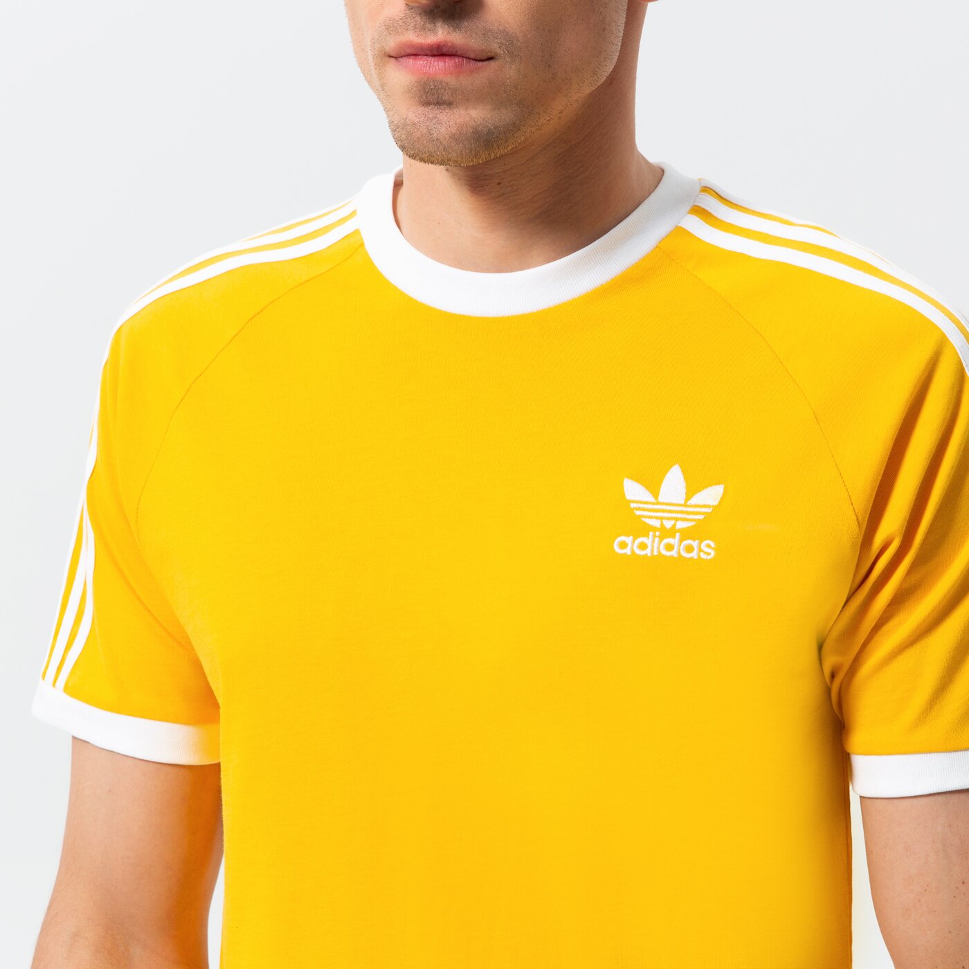 Мъжка тениска ADIDAS ТЕНИСКА 3-STRIPES he9550 цвят жълт