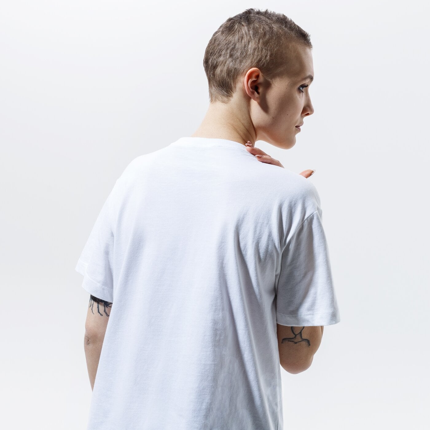 Дамска тениска NIKE ТЕНИСКА SPORTSWEAR ESSENTIAL OVERSIZED dh4255-100 цвят бял