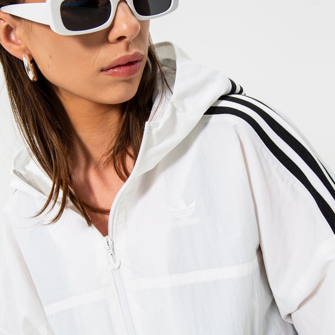 Дамско преходно яке ADIDAS ЯКЕ WINDBREAKER hc2023 цвят бял
