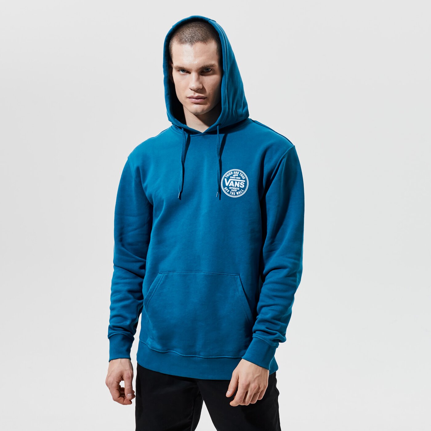 Мъжки суичър VANS СУИТЧЪР С КАЧУЛКА TRIED AND TRUE PO MOROCCAN BLUE vn0a54az1qq1 цвят син