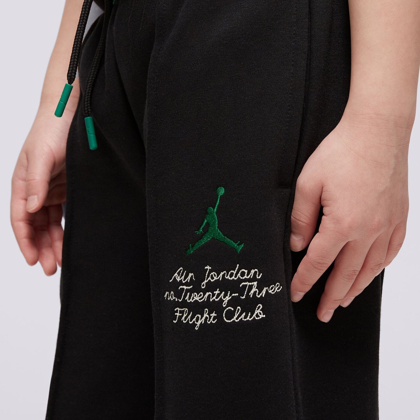 Детски панталони JORDAN ПАНТАЛОНИ JDG COURT OF LEGENDS OPEN HEM GIRL 45d704-023 цвят черен