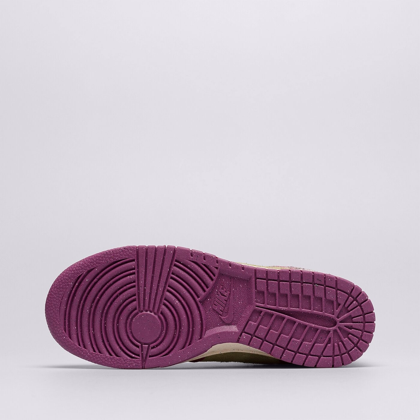 Дамски маратонки NIKE WMNS DUNK HIGH fb1273500 цвят каки