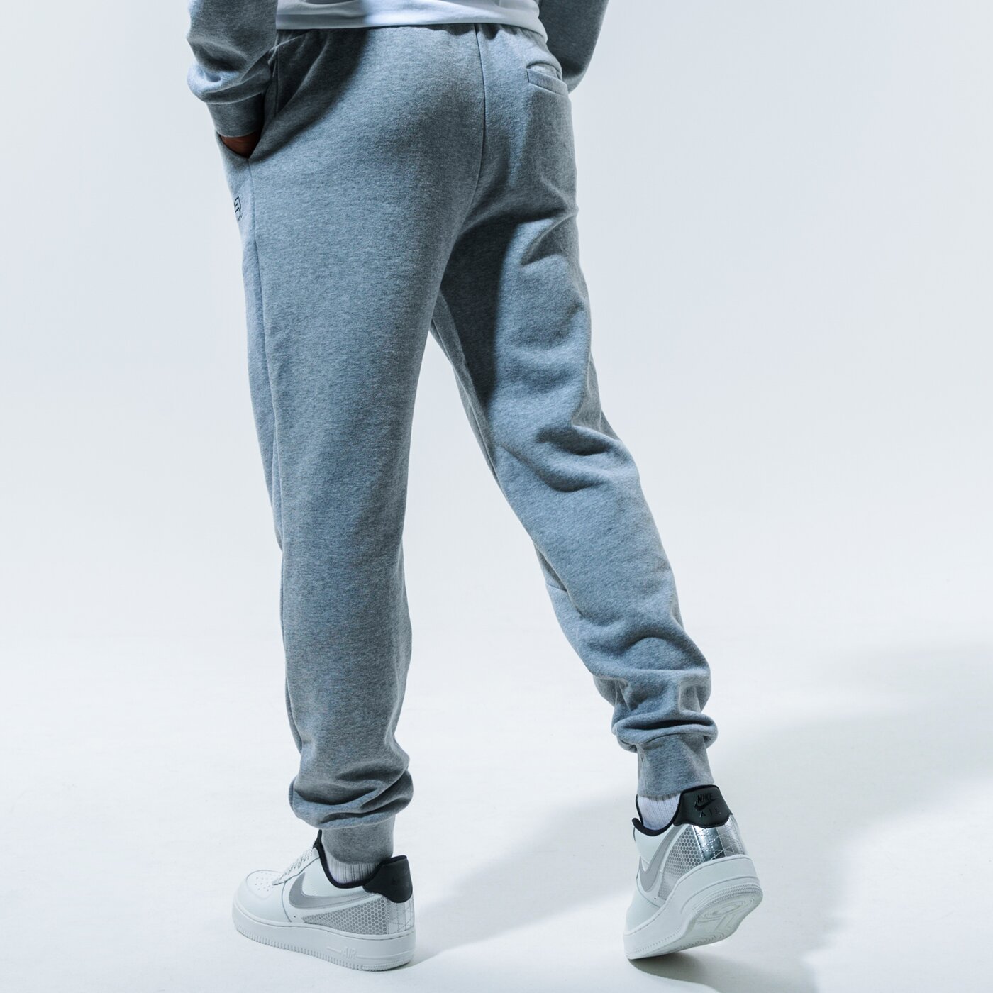 Мъжки панталони CONFRONT ПАНТАЛОНИ ESSENTIAL PANTS cf320spm30003 цвят сив