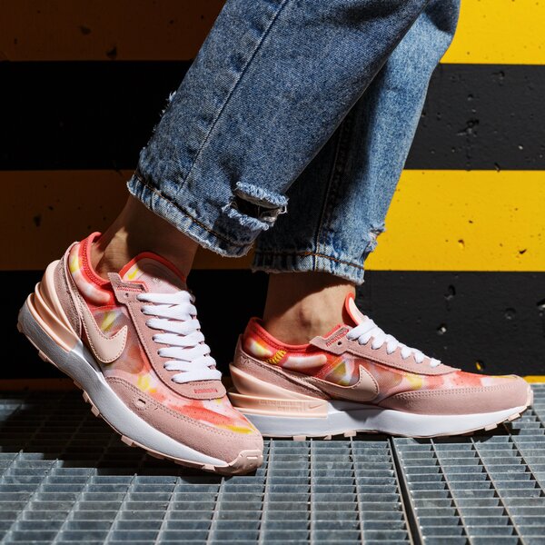 Детски маратонки NIKE WAFFLE ONE GS dm9477-800 цвят оранжев