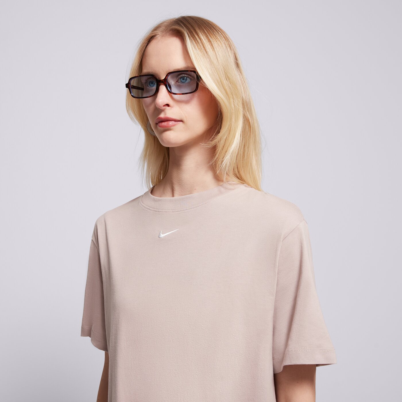 Дамски NIKE РОКЛЯ W NSW ESSNTL SS TSHRT  dv7882-272 цвят бежов